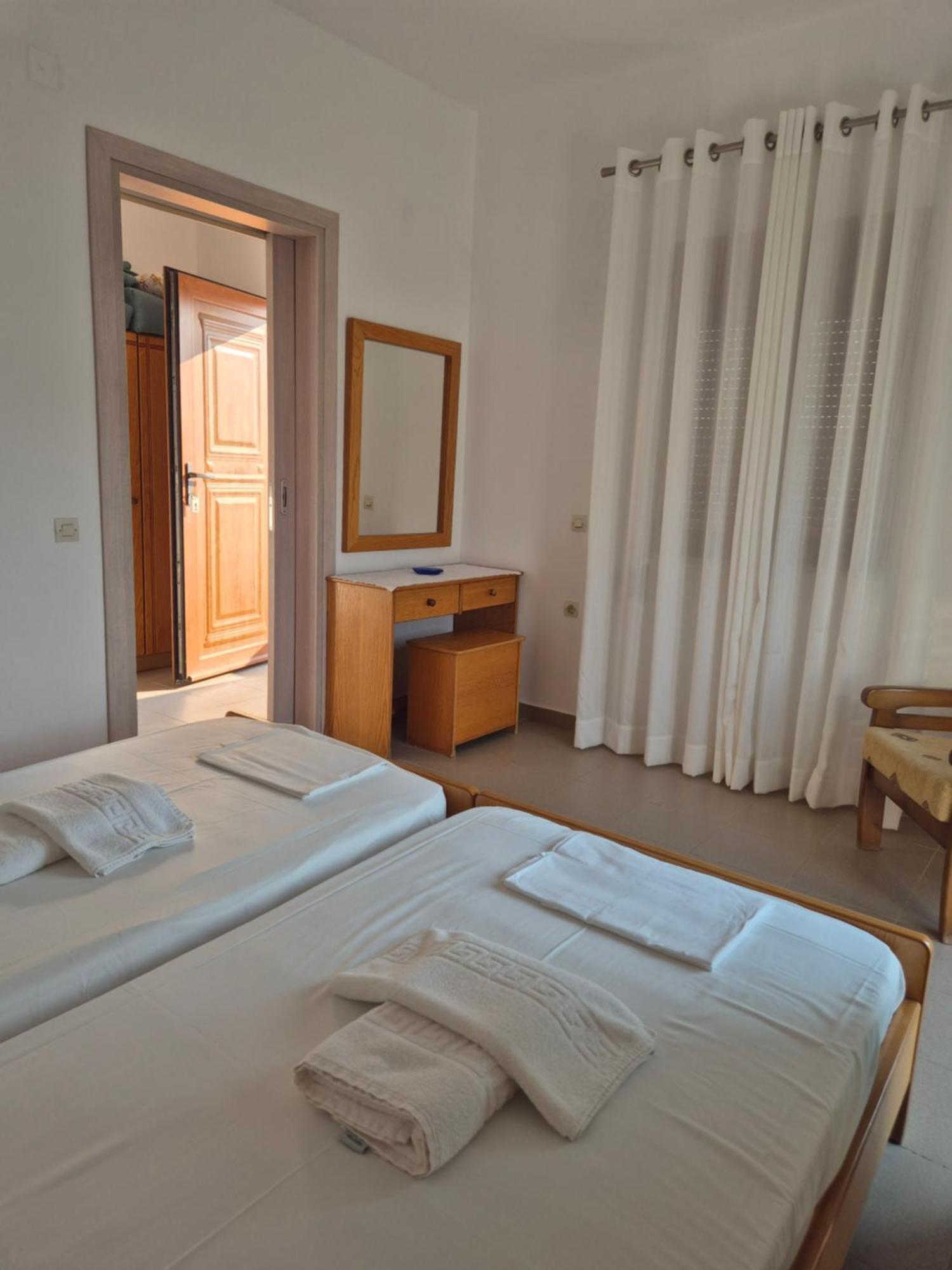 Makrýgialos Akrotiri Apartments מראה חיצוני תמונה
